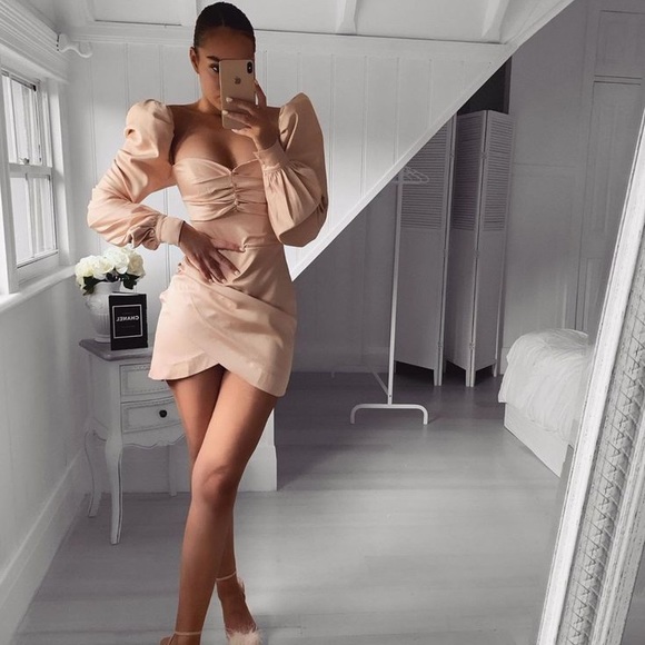 RARE House of CB ‘Cherie’ blush satin puff sleeve dress NWOT - Picture 3 of 17